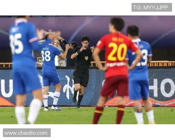 恒丰与上海申花激战正酣比分悬念引发球迷热议